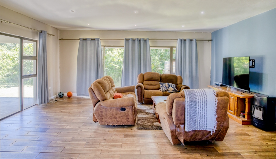6 Bedroom Property for Sale in Beacon Bay Eastern Cape